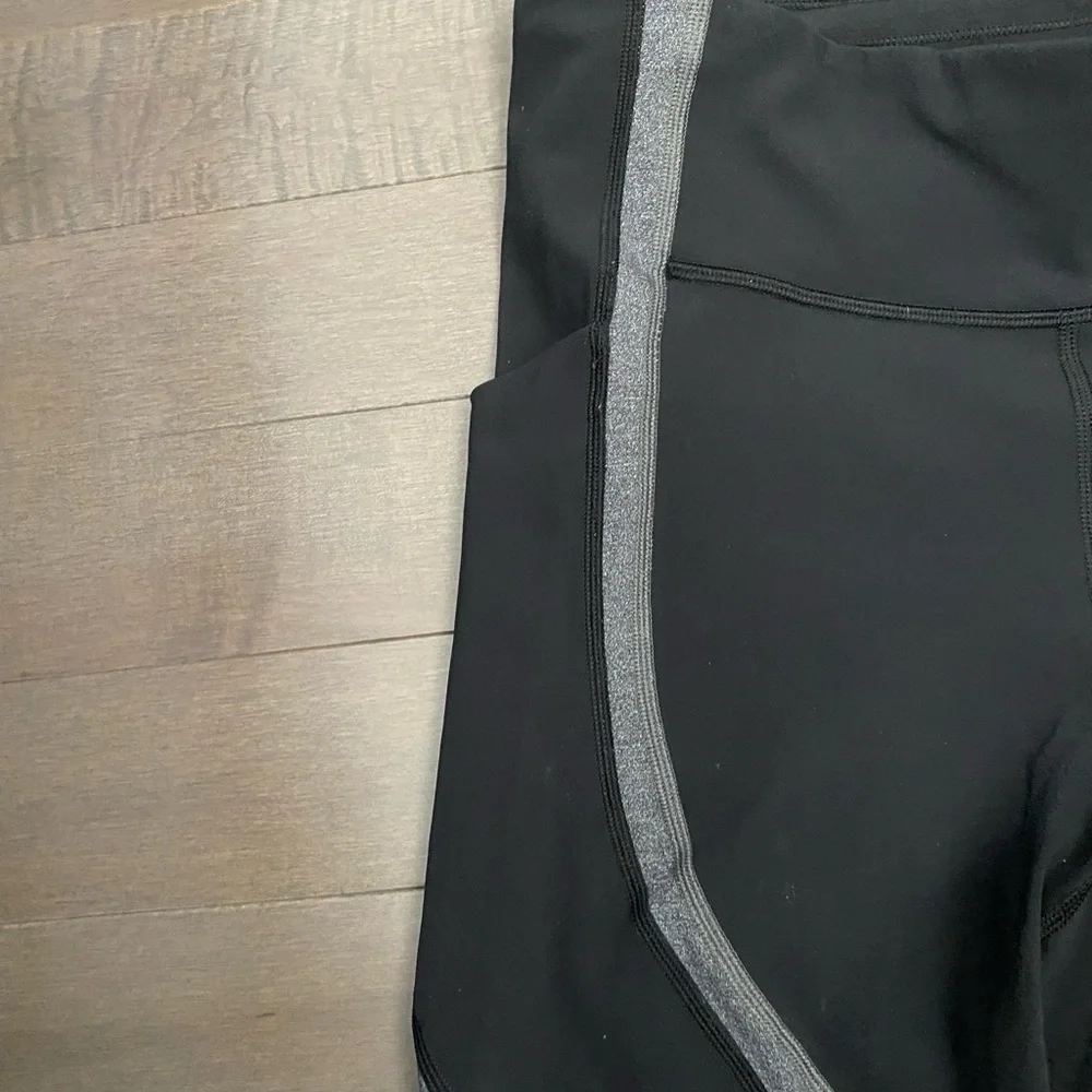 Lululemon leggings with side and back pockets. Size 10 black with gray design. - Picture 3 of 9
